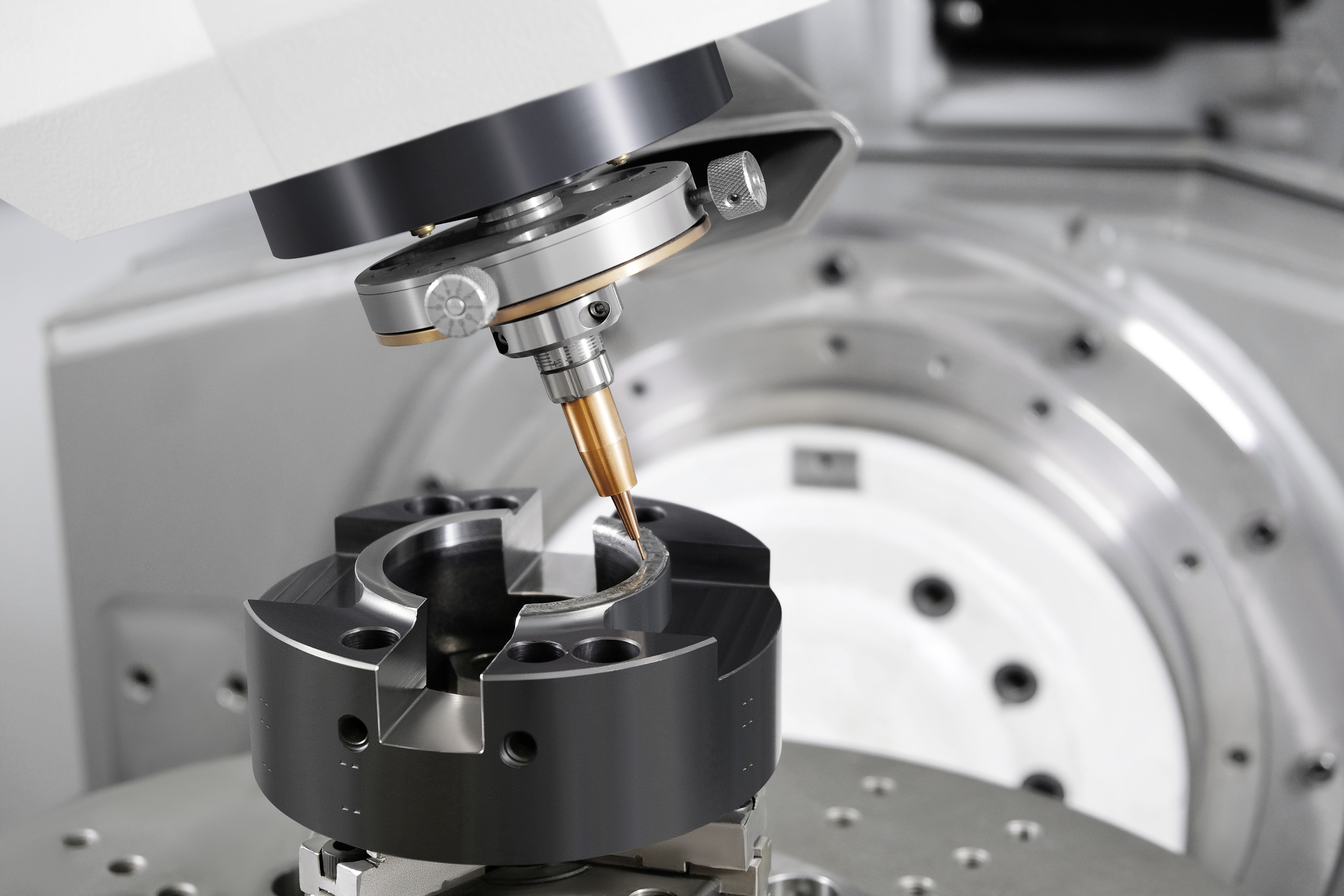 The automated LMD repair of cutting rings in user practice. The result – significantly less material usage and a service life that is three times longer.